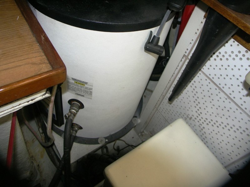 1985 DeFever Tri-Cabin