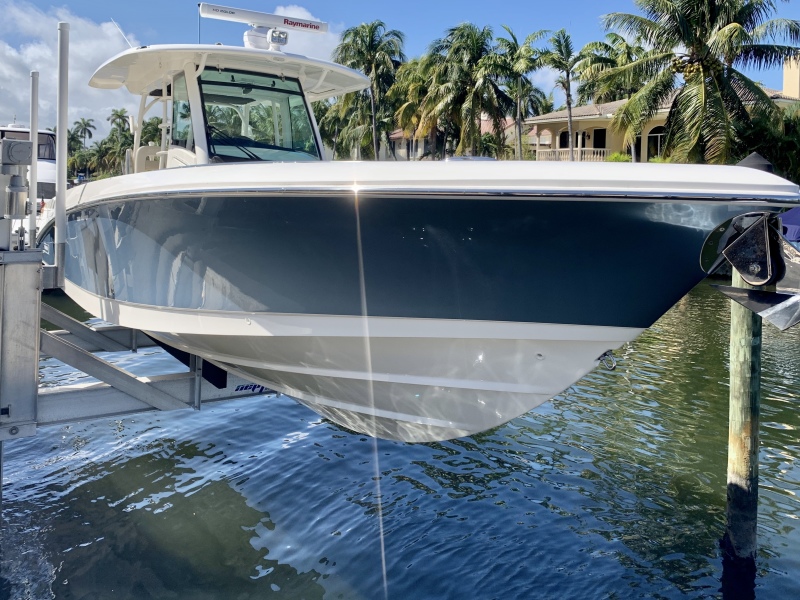 35' 2017 Boston Whaler 350 Outrage