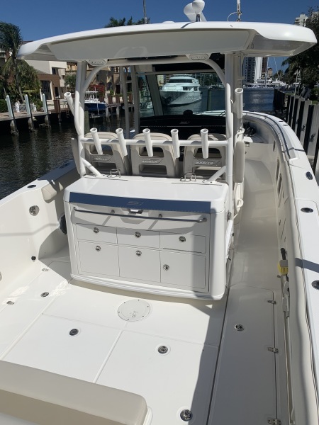 35' 2017 Boston Whaler 350 Outrage