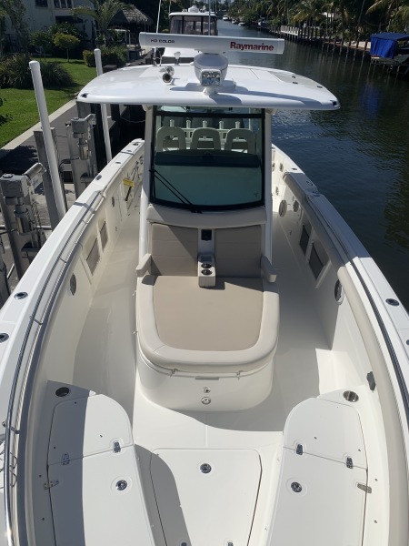 35' 2017 Boston Whaler 350 Outrage