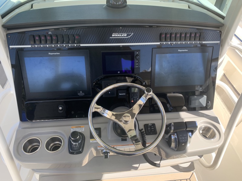 35' 2017 Boston Whaler 350 Outrage