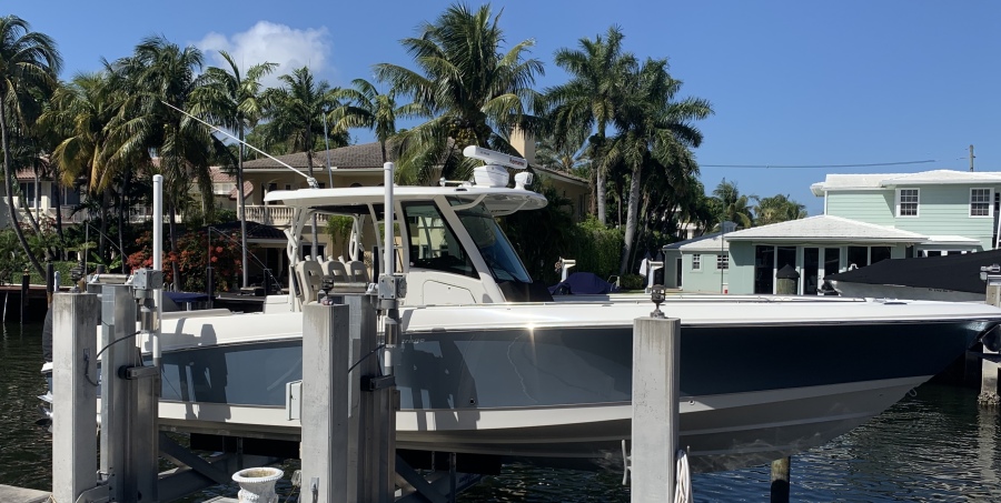 35' 2017 Boston Whaler 350 Outrage