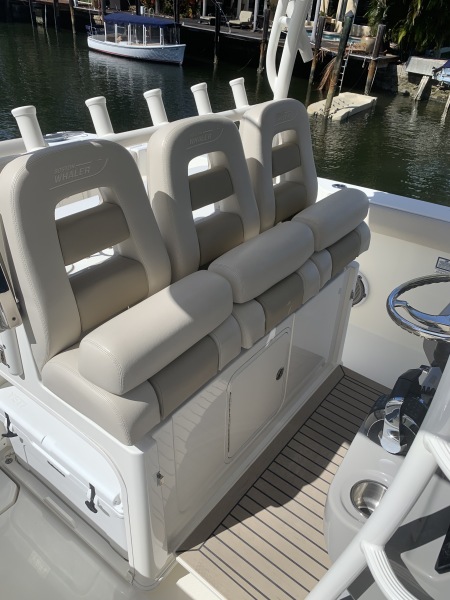35' 2017 Boston Whaler 350 Outrage