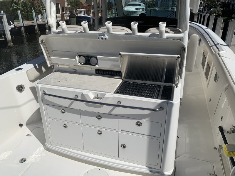 35' 2017 Boston Whaler 350 Outrage