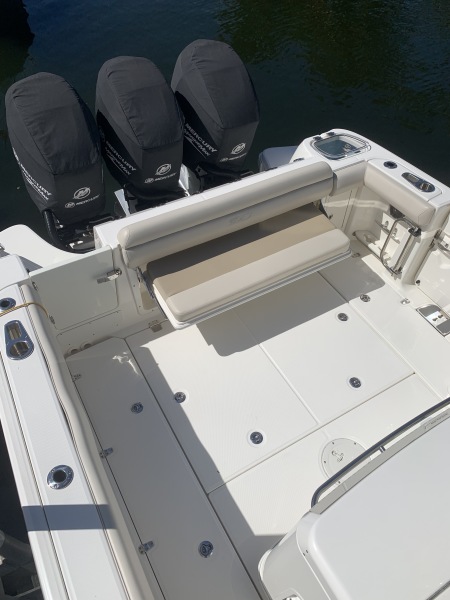 35' 2017 Boston Whaler 350 Outrage