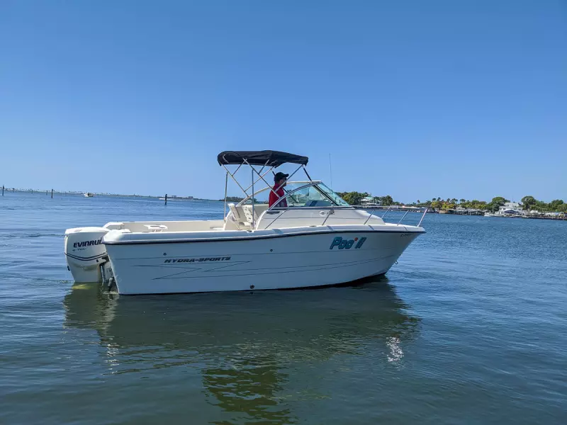 2011 Hydra-Sports 2100 WA