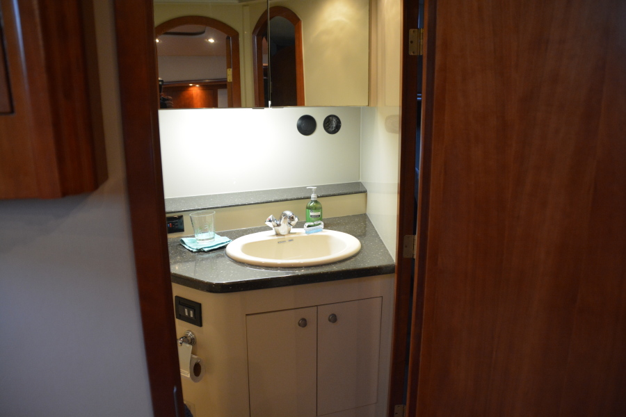 46' 2008 Cruisers Yachts 460 Express