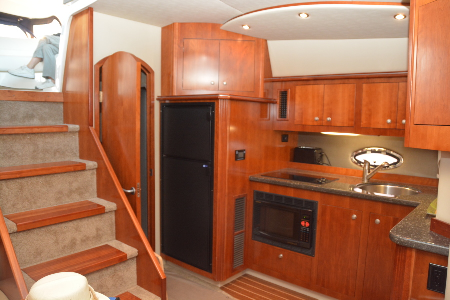 46' 2008 Cruisers Yachts 460 Express