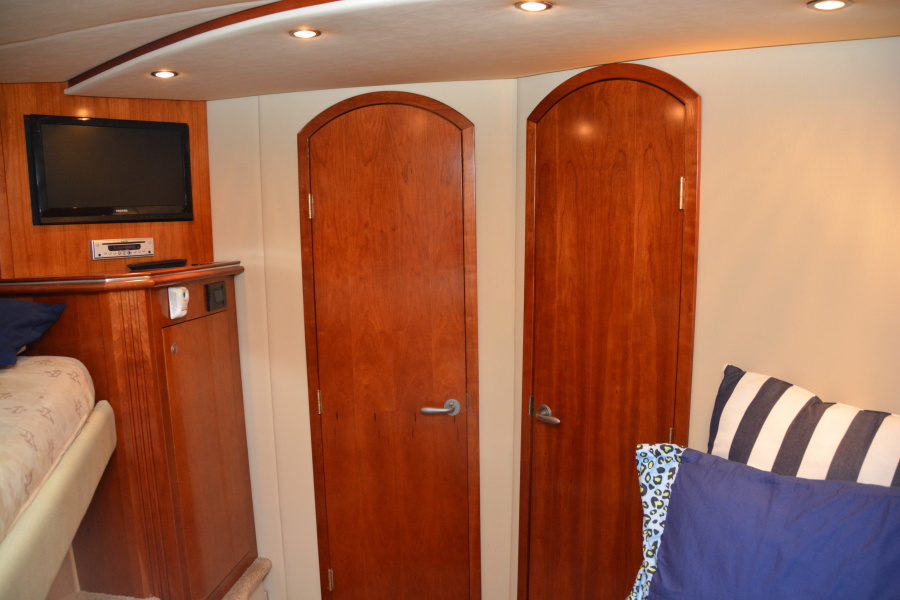 46' 2008 Cruisers Yachts 460 Express