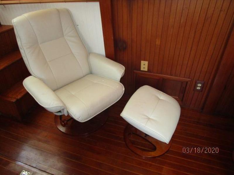 1986 Marine Trader "40" Sundeck Trawler