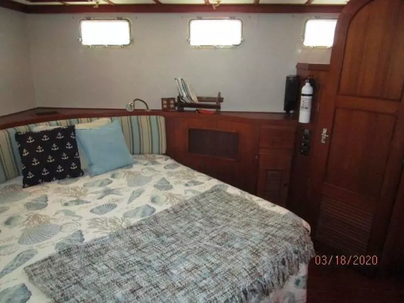 Bay Breeze 40ft Marine Trader Yacht For Sale