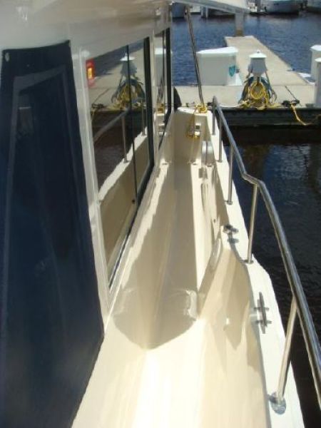 2005 Mainship 34
