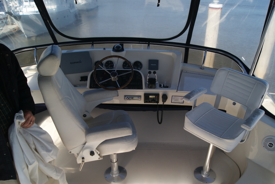 2005 Mainship 34