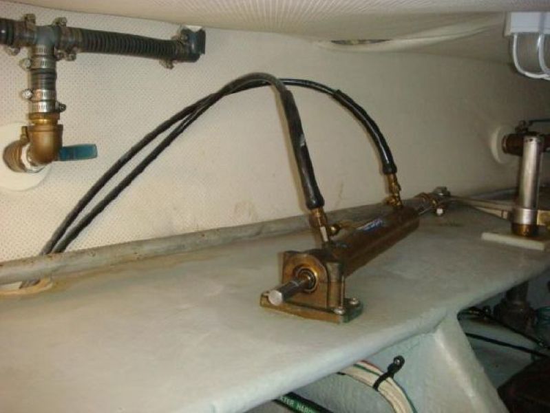 2005 Mainship 34