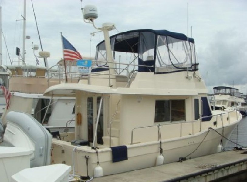 2005 Mainship 34