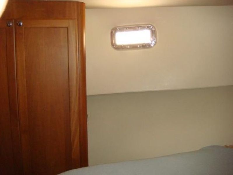 2005 Mainship 34