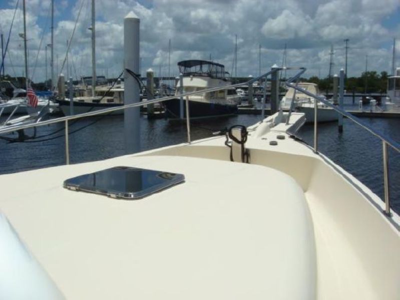 2005 Mainship 34