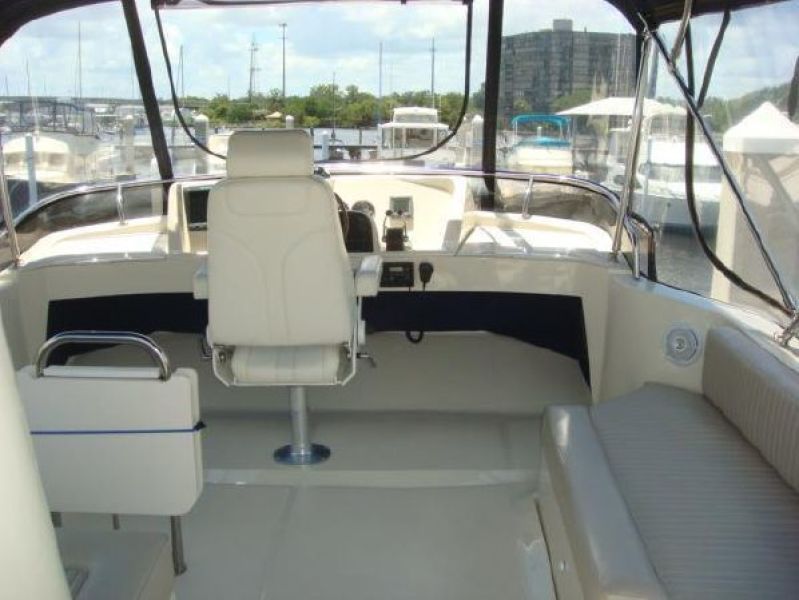 2005 Mainship 34