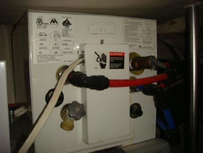 2005 Mainship 34
