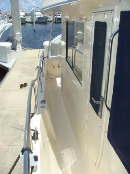 2005 Mainship 34