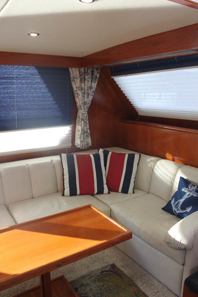 1992 Tollycraft Cockpit Motor Yacht