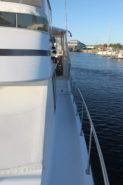 1992 Tollycraft Cockpit Motor Yacht