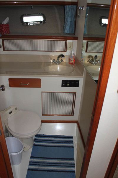 1992 Tollycraft Cockpit Motor Yacht