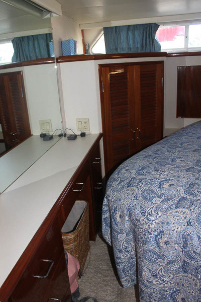 1992 Tollycraft Cockpit Motor Yacht