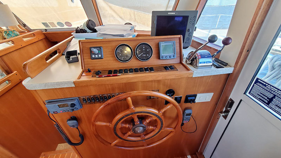2002 Mainship 390 Trawler