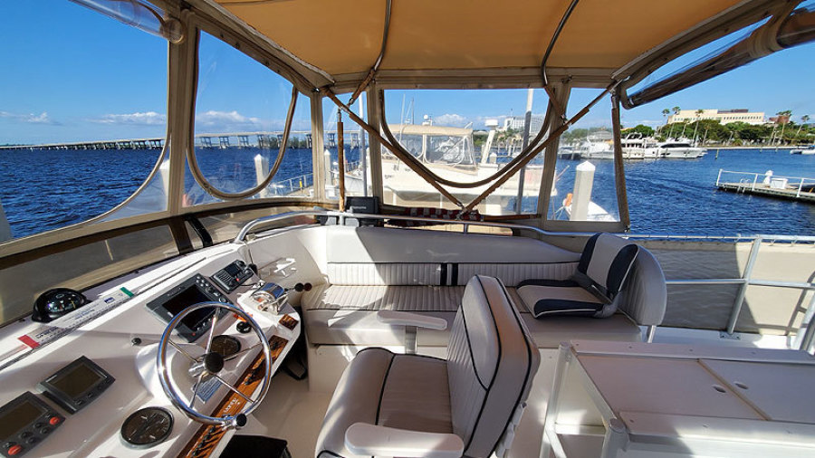 2002 Mainship 390 Trawler