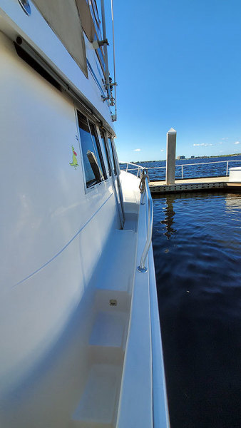 2002 Mainship 390 Trawler