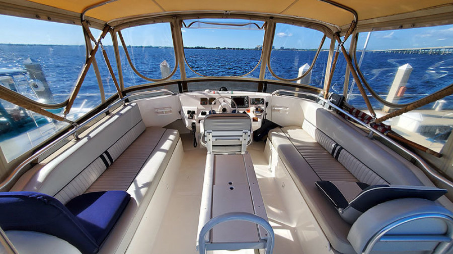 2002 Mainship 390 Trawler