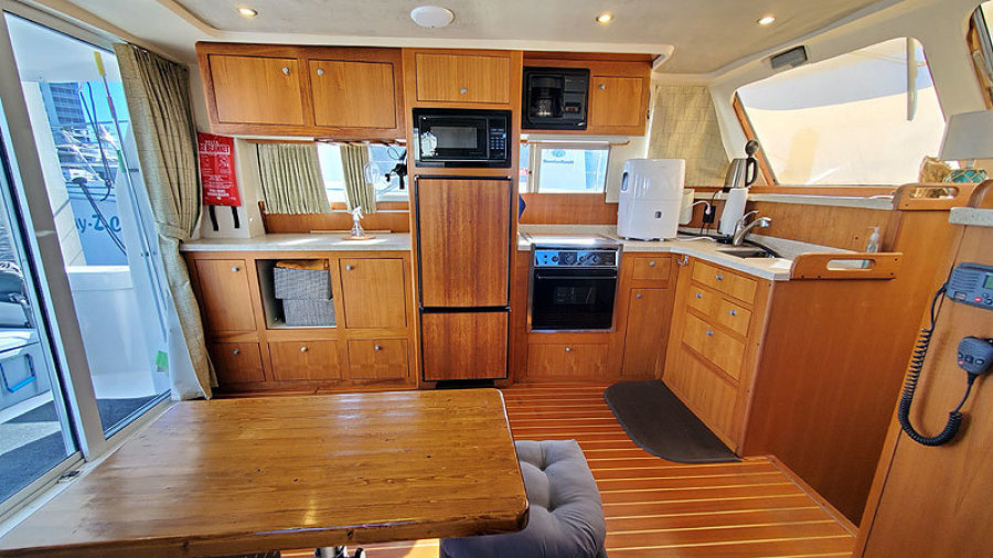 2002 Mainship 390 Trawler