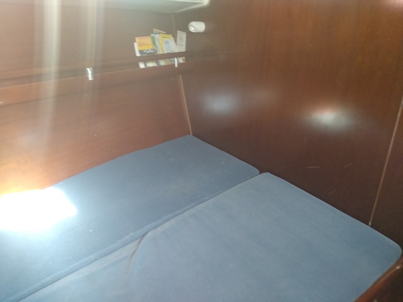 1997 Beneteau 402 Center Cockpit