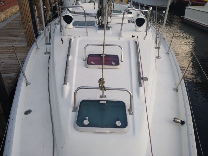 1997 Beneteau 402 Center Cockpit