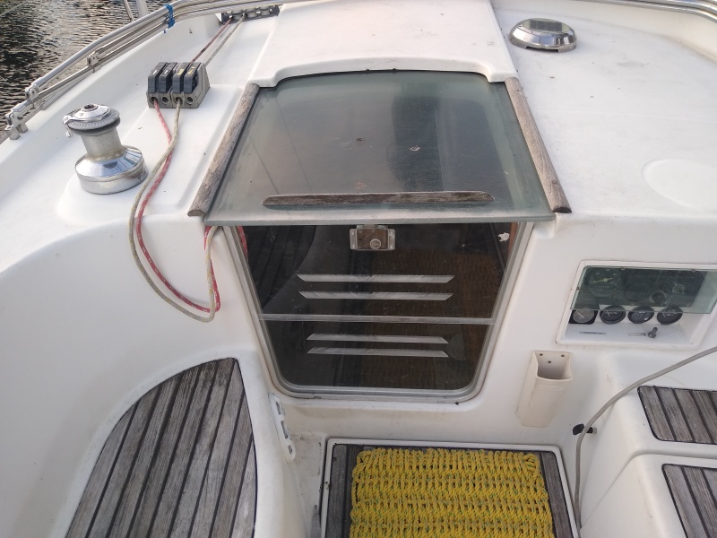 1997 Beneteau 402 Center Cockpit