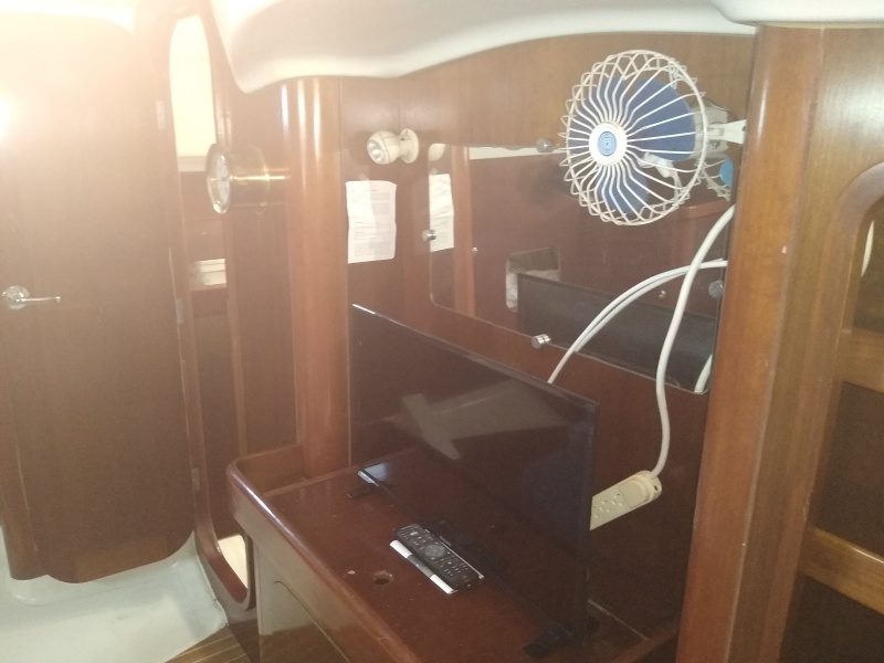 1997 Beneteau 402 Center Cockpit