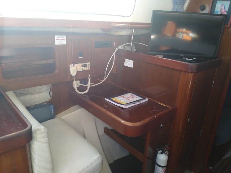 1997 Beneteau 402 Center Cockpit