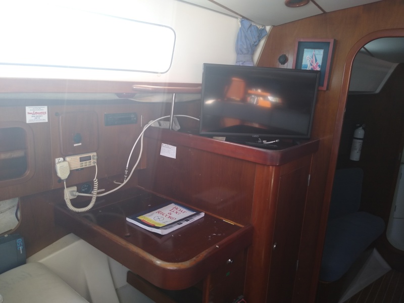 1997 Beneteau 402 Center Cockpit