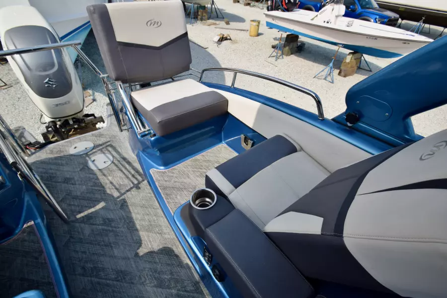 25ft Manitou Yacht For Sale