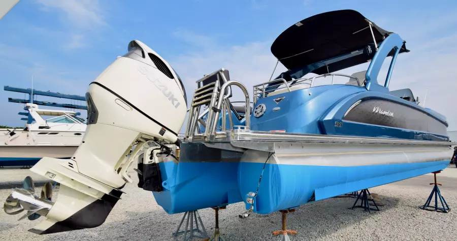25ft Manitou Yacht For Sale