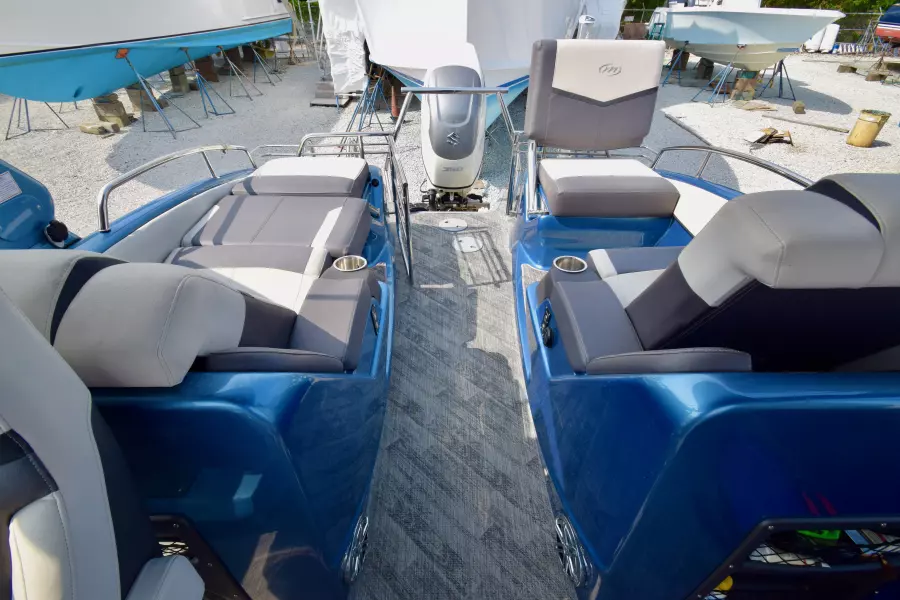 25ft Manitou Yacht For Sale