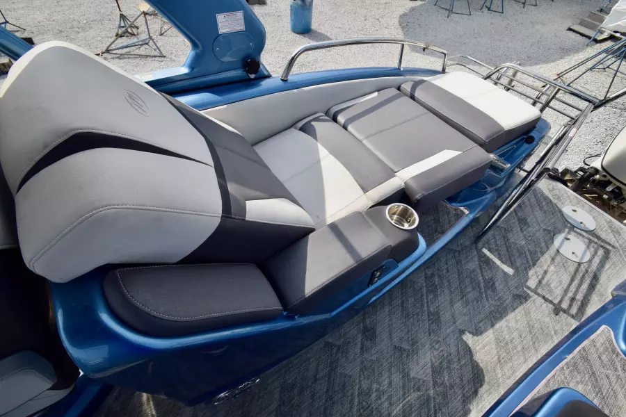 25ft Manitou Yacht For Sale
