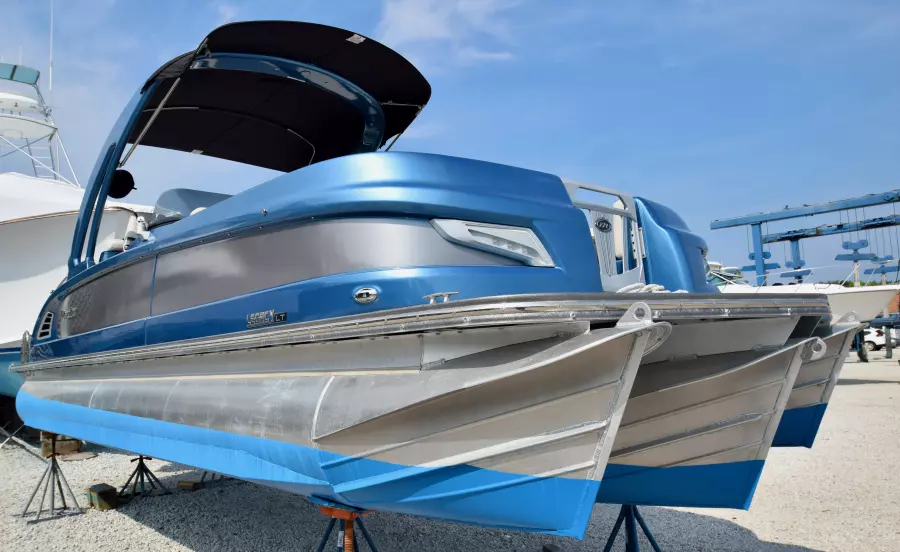 25ft Manitou Yacht For Sale
