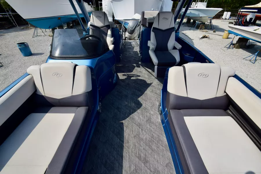 25ft Manitou Yacht For Sale