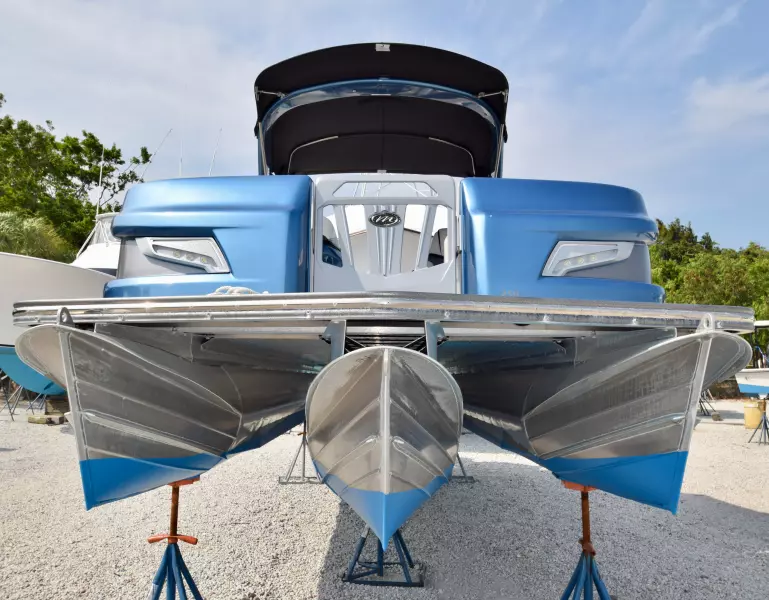 25ft Manitou Yacht For Sale
