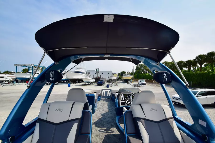 25ft Manitou Yacht For Sale