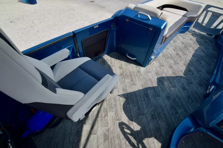 25ft Manitou Yacht For Sale