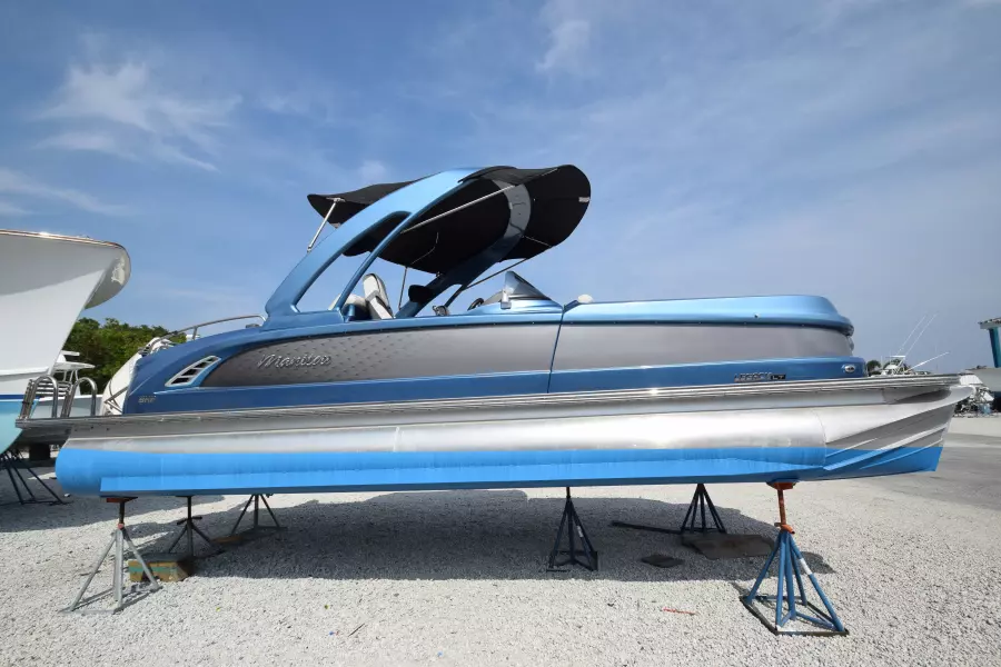 25ft Manitou Yacht For Sale