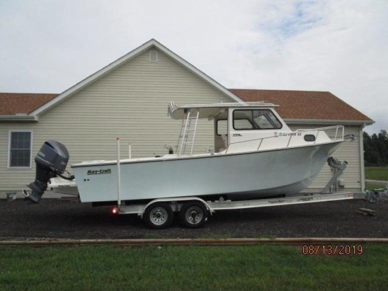 2017 May-Craft 2500 Pilothouse